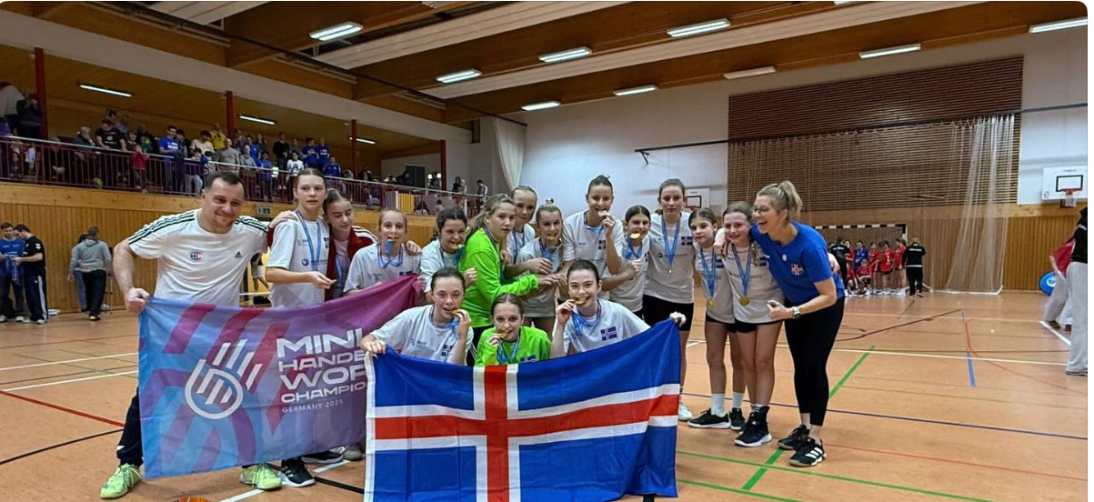 Erlanger Mini-Stars erobern die Welt: Sieg bei der Handball-Mini-WM 2025